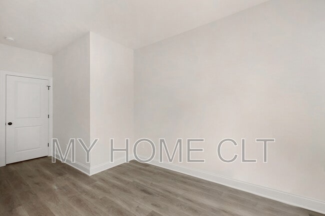 Building Photo - 2318 Rebecca Ave