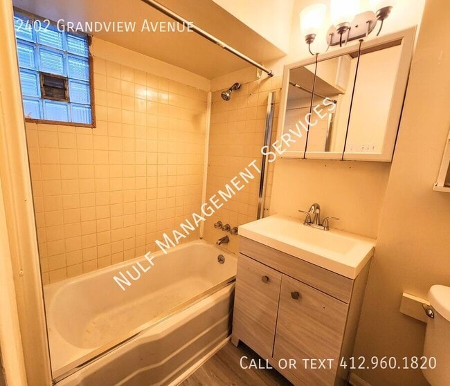 Building Photo - 2402 Grandview Ave