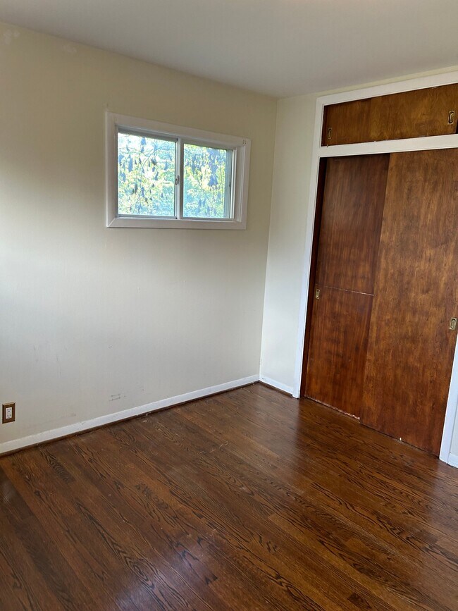 Building Photo - 8837 Belleforte Ave