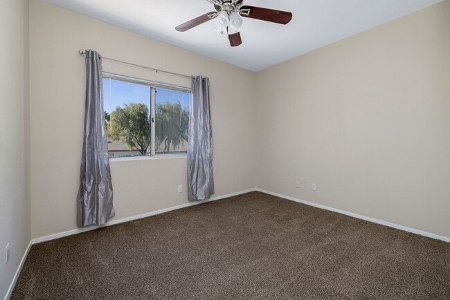 Building Photo - Gated 2 Bedroom 2 Bath Condo on the Second Floor