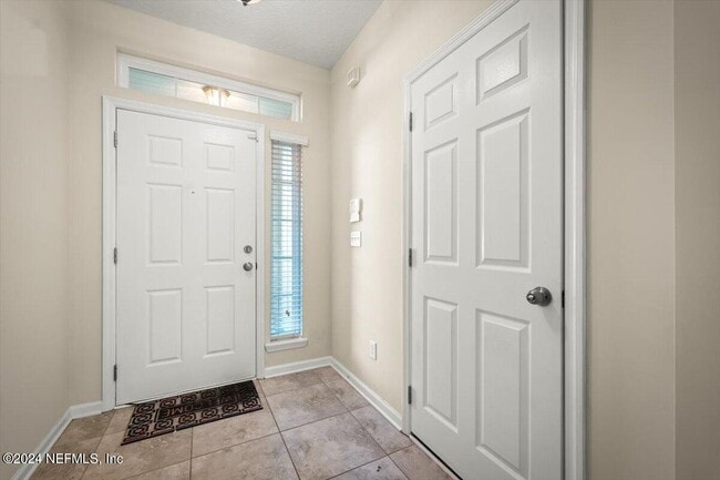 Building Photo - 215 Richmond Dr