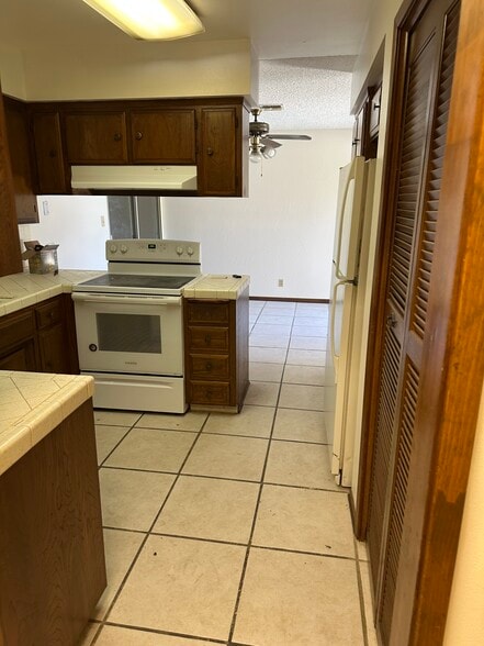 Building Photo - 4755 N San Pablo Ave