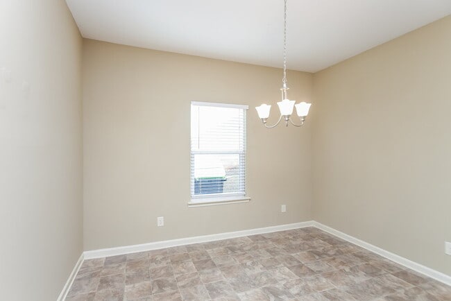 Building Photo - 66 Crescent Woode Way