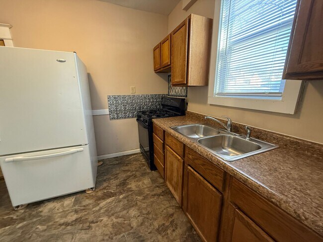 Building Photo - 1068 N Woodbridge St