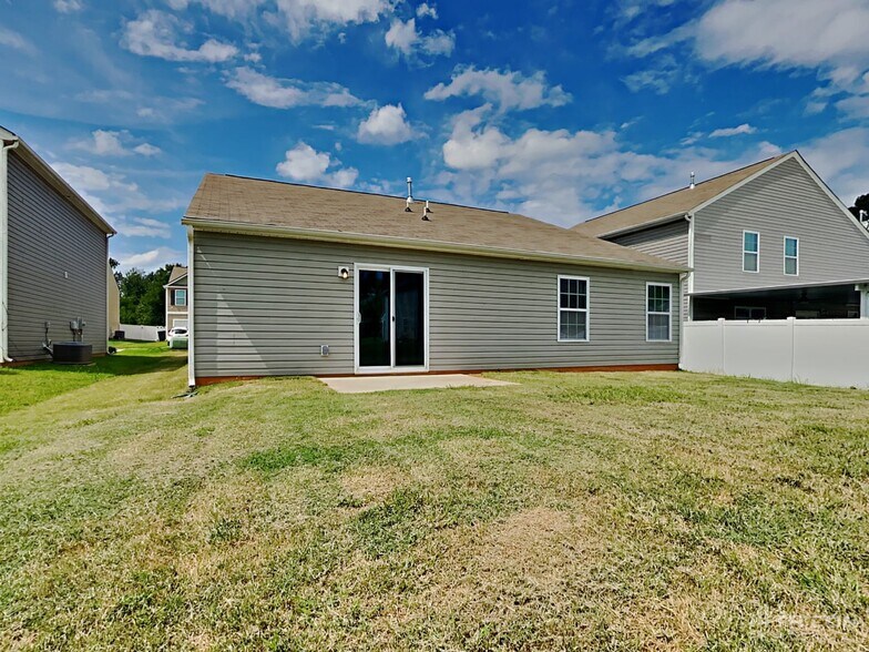 Building Photo - 2430 Dewey Creek Ln