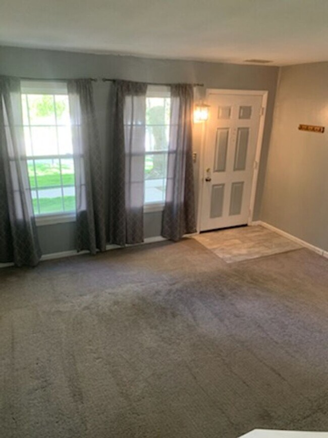 Building Photo - 967 Stratford Ct