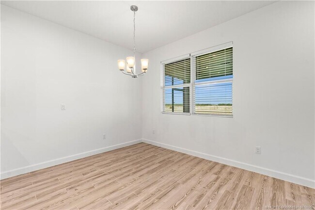 Building Photo - 14135 SW Safi Ter