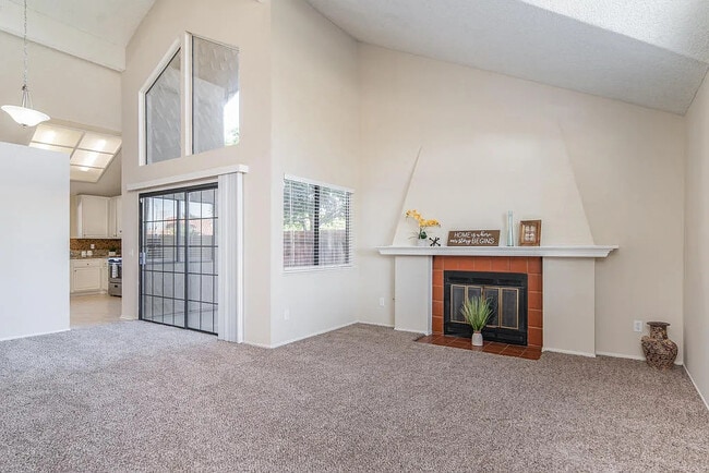 Building Photo - 5100 Cliff Rose Dr