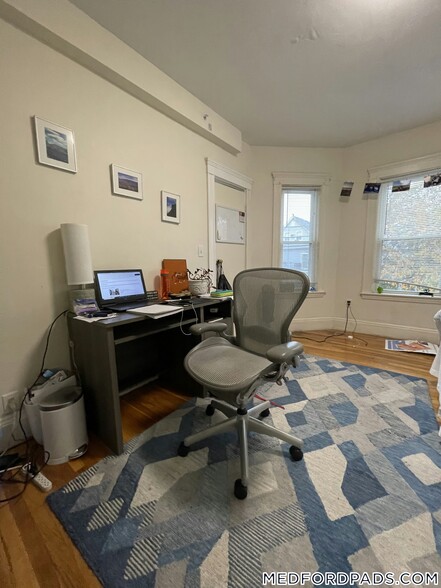 Building Photo - 354 Main St