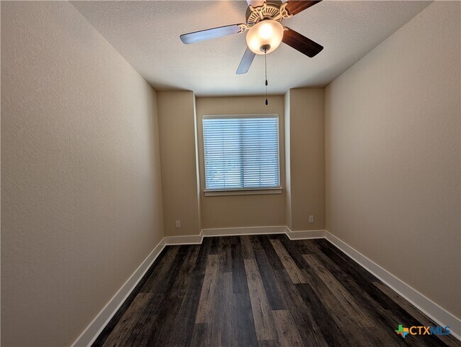 Building Photo - 712 Gristmill Dr