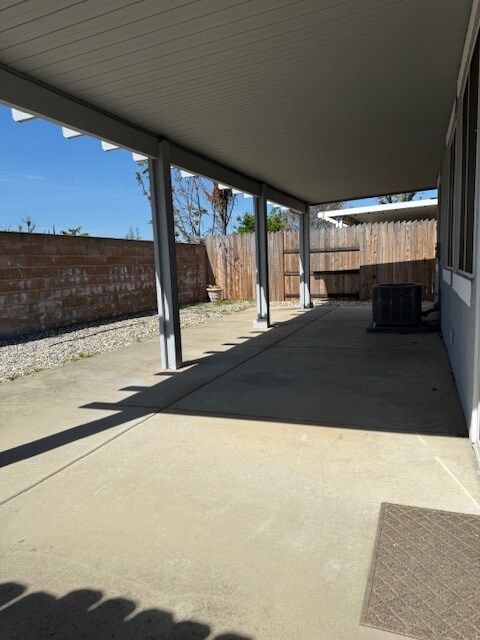 Building Photo - 206 Oxburough Dr