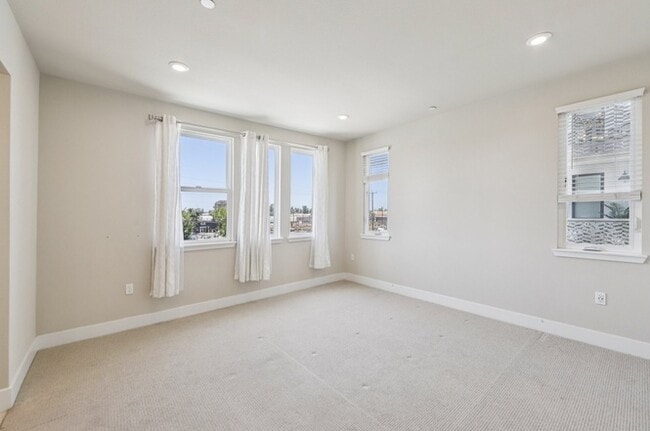 Building Photo - Demqqw