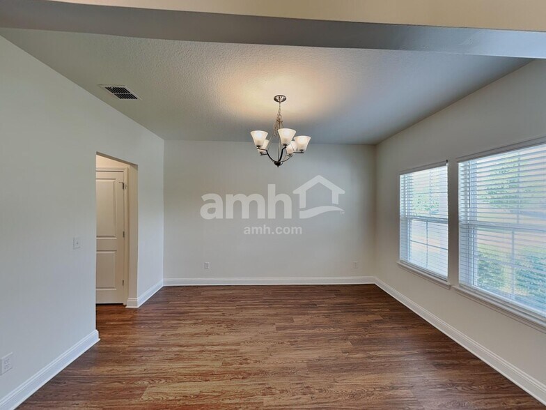 Building Photo - 901 Sunny Stroll Dr