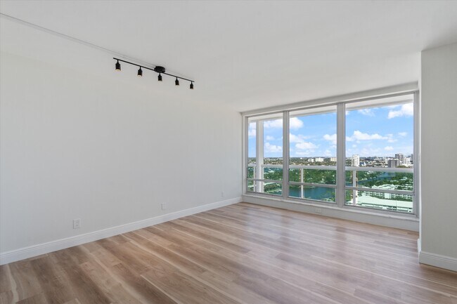 Building Photo - 2100 S Ocean Ln