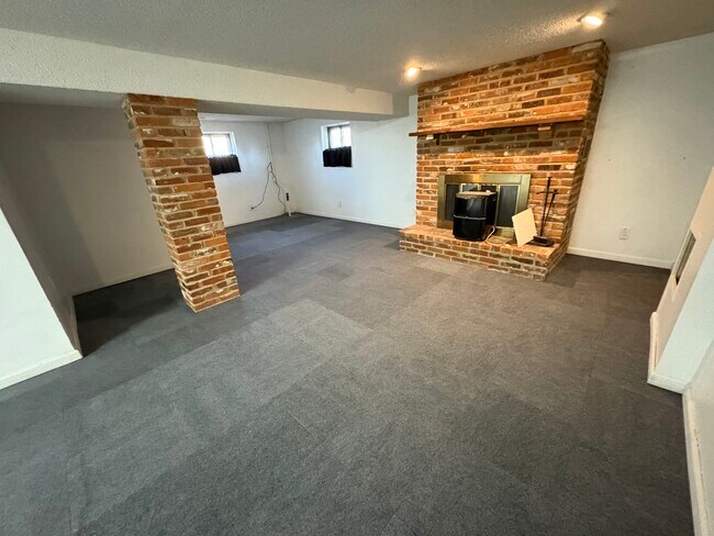 Building Photo - 3251 Bayvue Blvd