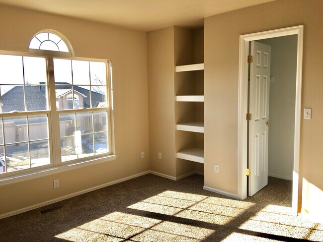 Building Photo - 1124 Meadow Oaks Dr