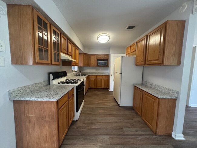 Building Photo - 275 Greenhill Pass