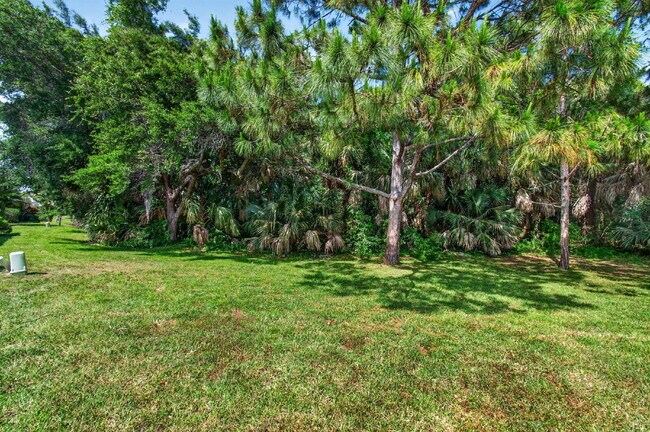 Building Photo - 460 Hardwood Pl