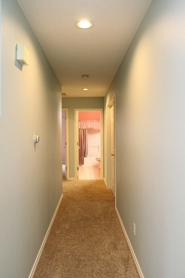 Building Photo - 15040 SE Lostine Dr