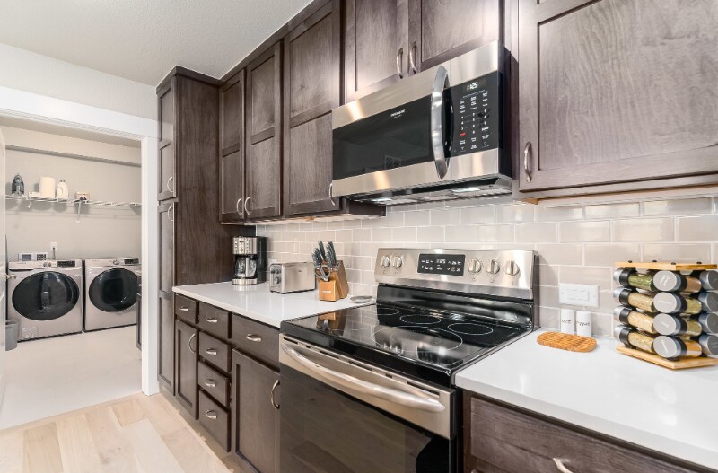 Building Photo - 4612 Hahns Peak Dr