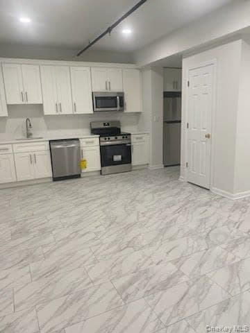 Building Photo - 94 4th Ave