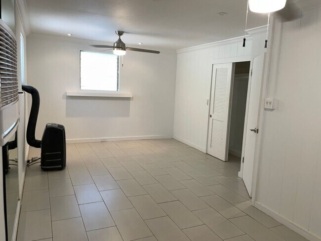 Building Photo - 2 Bedroom, 1 Bath House Across The Street ...