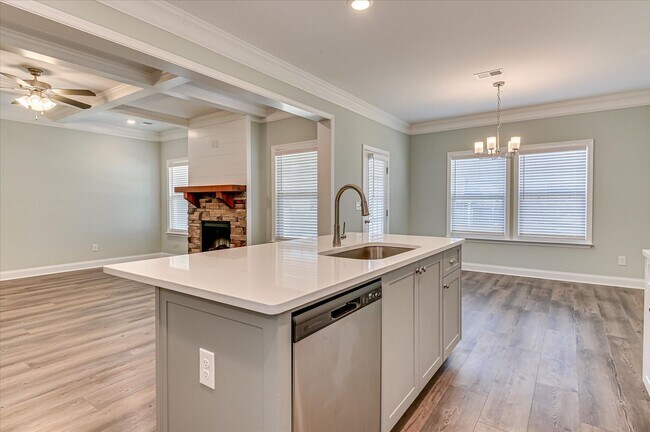 Building Photo - 705 Navan Ln