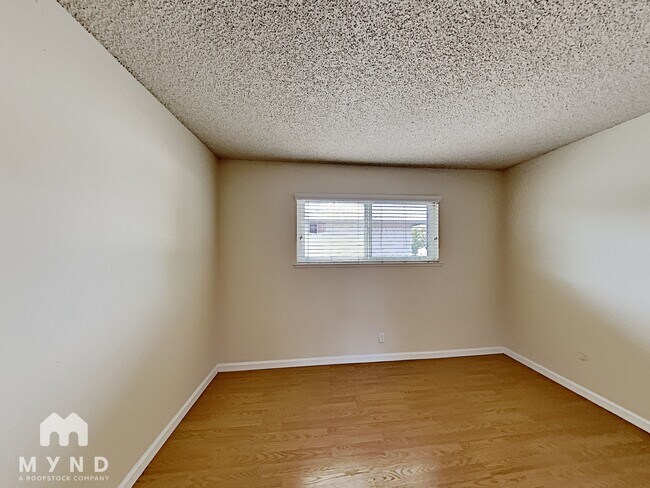 Building Photo - 870 Burbank Dr