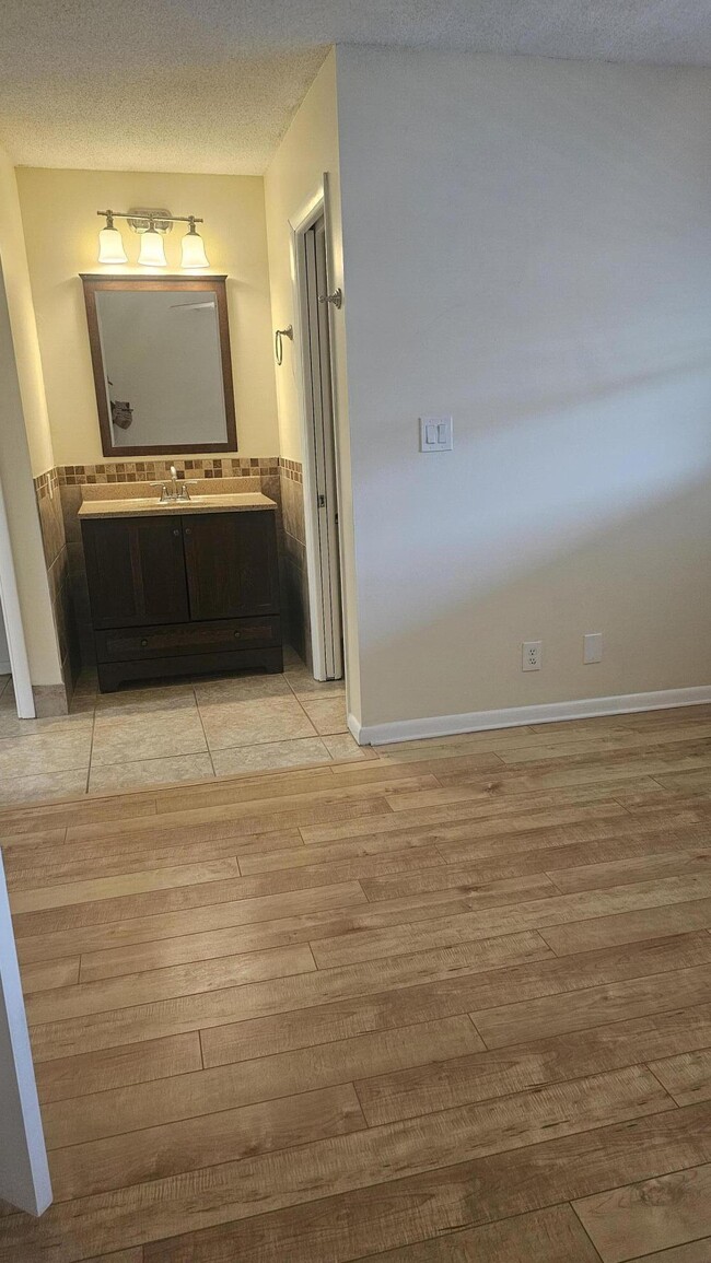 Building Photo - 10821 N Military Trl