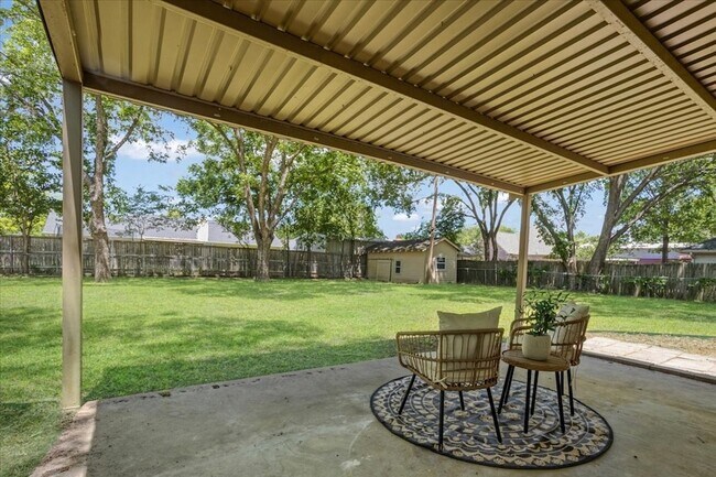 Building Photo - 470 W Marshall Dr