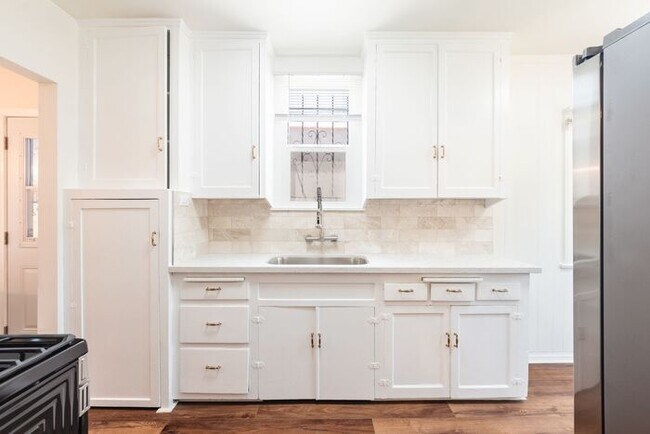 Building Photo - Remodeled 3 Bed 1 Bath Spanish-Style Gem for Rent