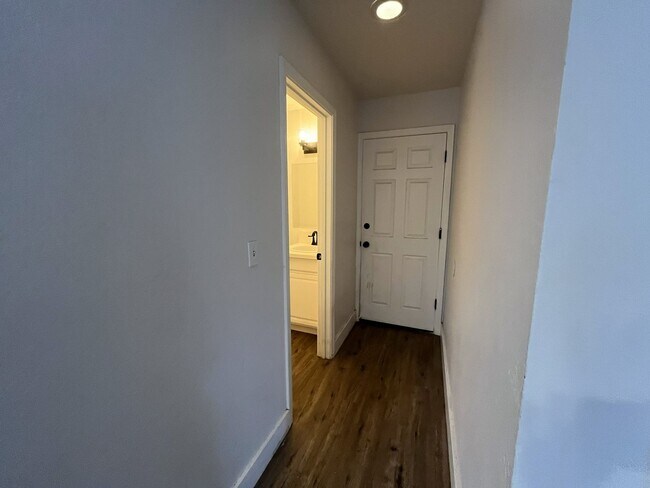 Building Photo - 3 bedroom, 3 bathroom home in the heart of Elk Grove