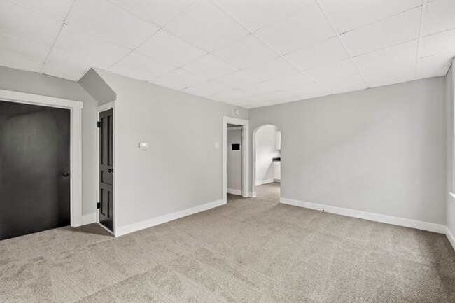 Building Photo - Beautiful 3 bedroom home in Coraopolis available June 1!