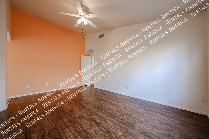 Building Photo - 3884 E Douglas Loop