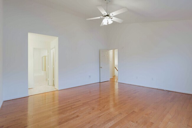 Building Photo - Beautiful 4 BR/3.5 BA Single-Family Home i...