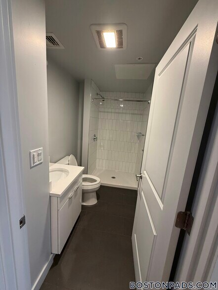 Building Photo - 145 Munroe St