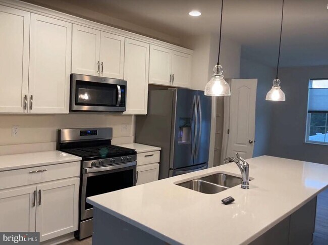 Building Photo - 120 Metcalf Terrace