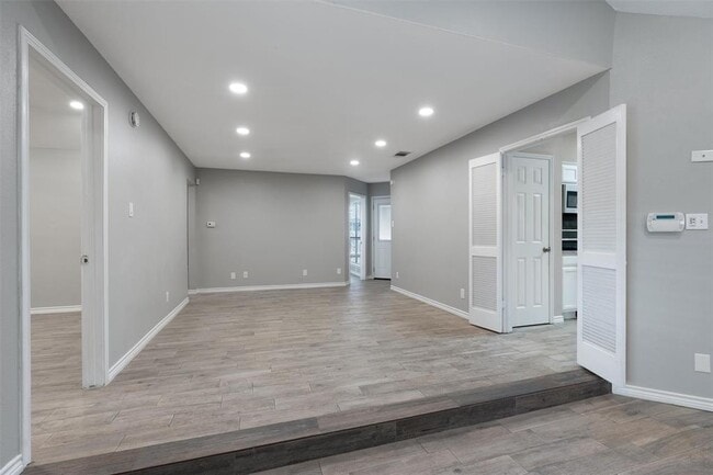 Building Photo - 2302 Windrift Way