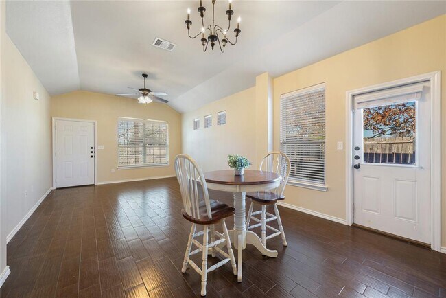 Building Photo - 101 Creekside Villa Dr