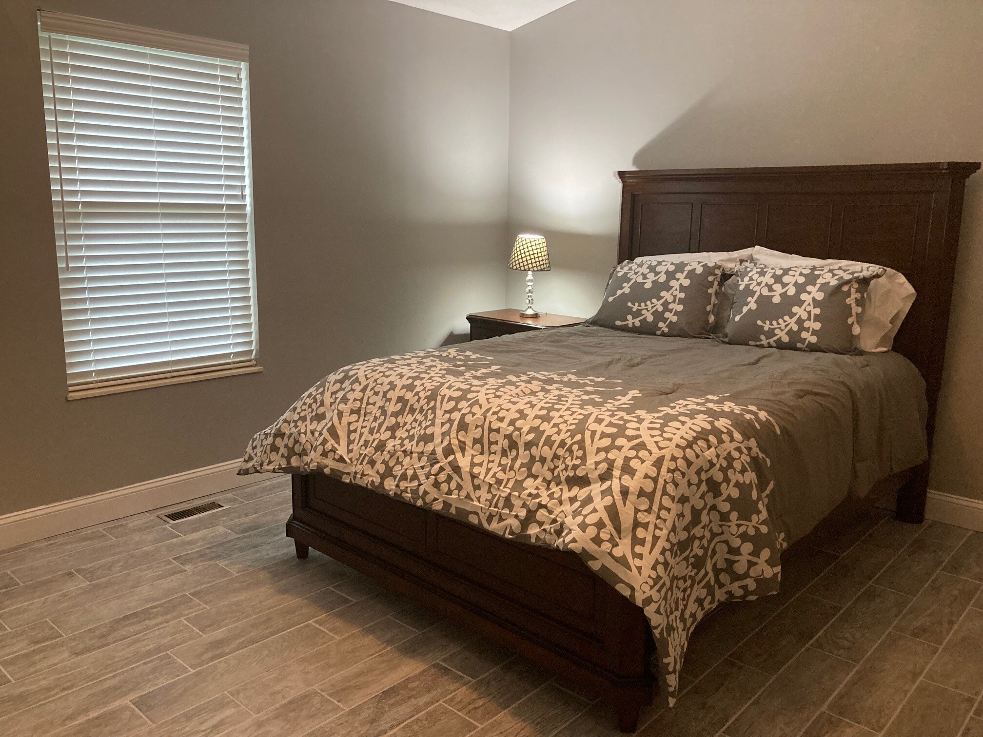 Building Photo - 490 Beechwood Cir