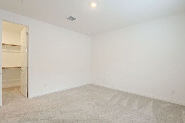 Building Photo - 3362 E Hayfield Wy