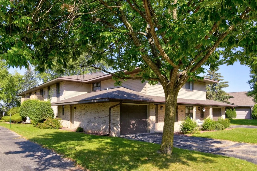 Primary Photo - Spencer Village Apartments-Appleton