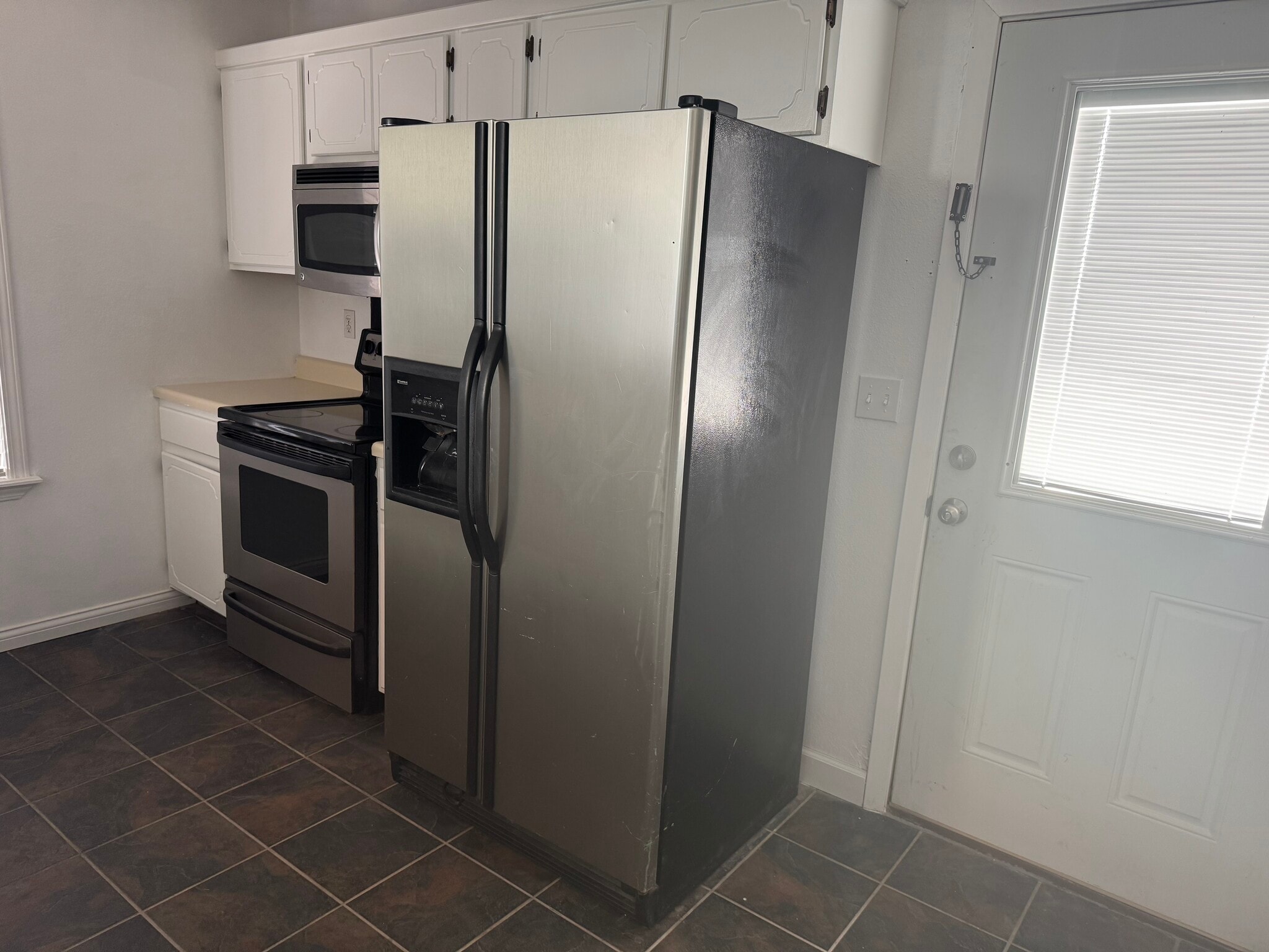 Building Photo - 4517 Jamaica Pl