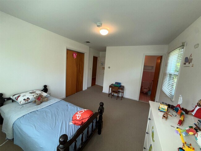 Building Photo - 29 Eastview Dr