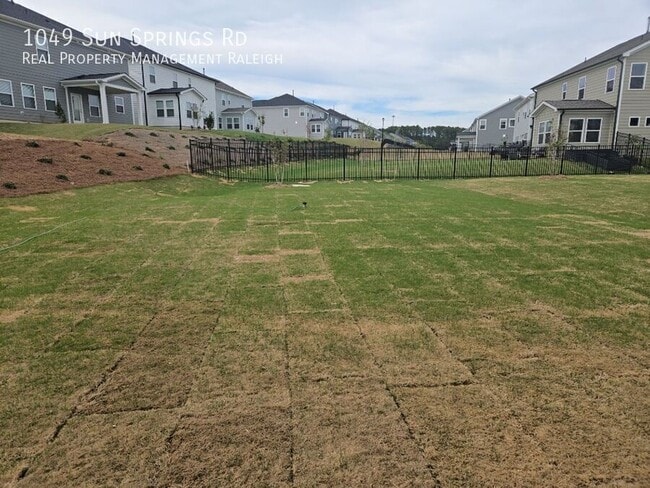 Building Photo - 1049 Sun Spgs Rd