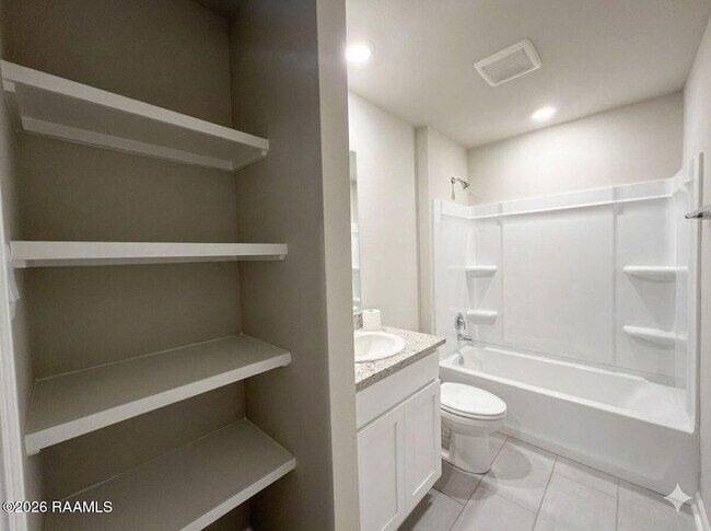 Building Photo - 234 Sidney Oaks Dr