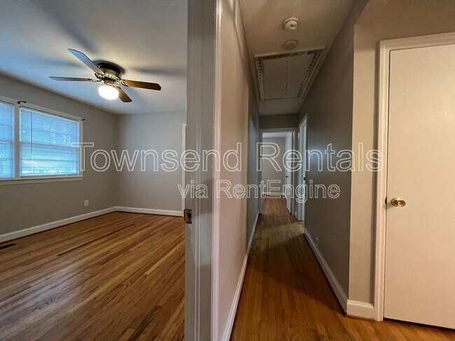 Building Photo - 2621 Bennington Rd