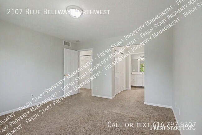 Building Photo - 2107 Blue Bell Way