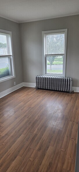 Building Photo - 117 N Elm St