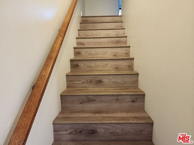 Building Photo - 601 S Van Ness Ave